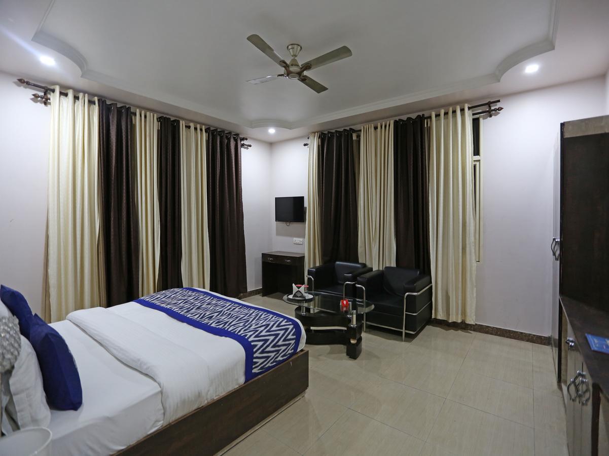 Oyo 4635 Sheetal Hotel Haldwāni Exterior foto